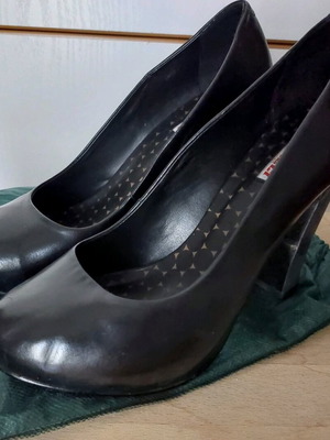 Colcci leather pumps with thick heel 10.5 cm, like new