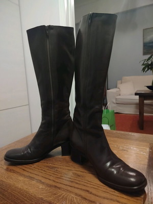Leather boots used Italian origin, size 37