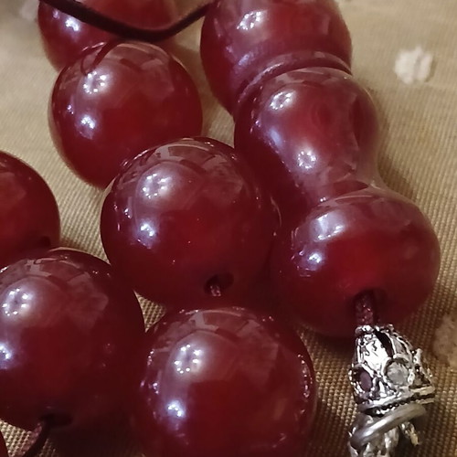 Worry beads used, cherry bakelite mastic 1960, 25 beads