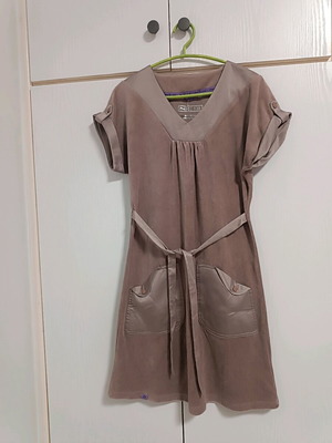 Velveteen dress with belt and pockets like new, beige