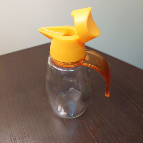 Herevin glass jug for olive oil and vinegar like new with plastic lid