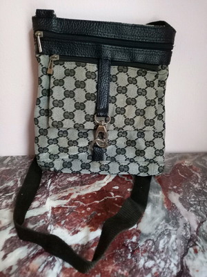 Small shoulder bag like new with pattern and external pockets