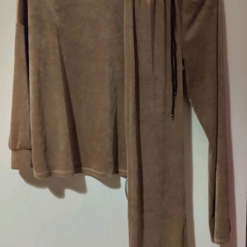 Velveteen set like new, one size, beige