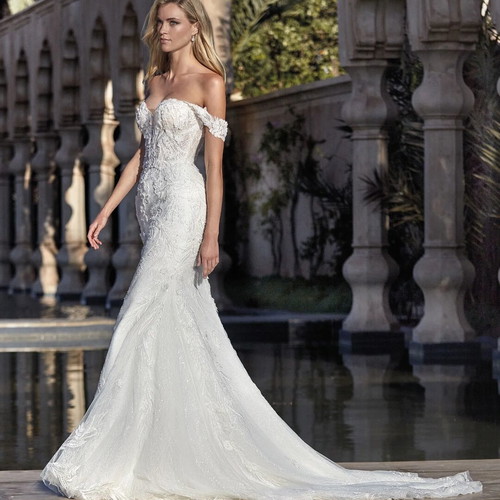 Pronovias Kenai wedding dress new, lace mermaid style, open back