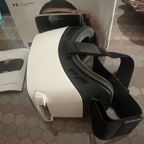 Zeiss VR One Plus VR accessory unused