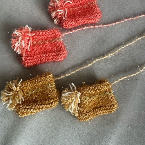 Slipper ornaments like new, 2 sets