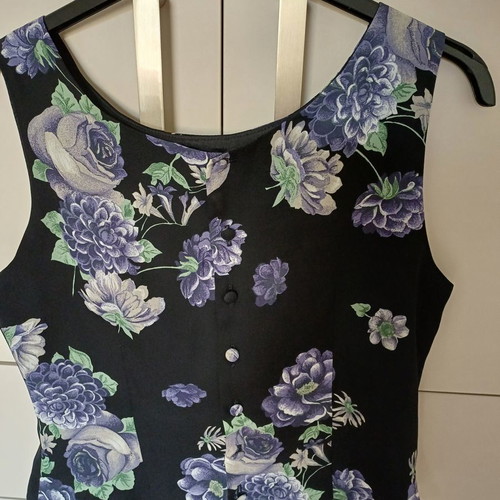 Floral sleeveless top used, black, size M