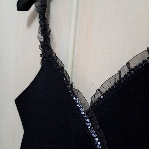 Woolen women's top like new, black, organza straps, medium to large
