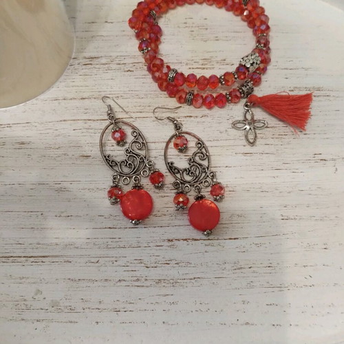 Bracelet set with matching earrings new, coral color