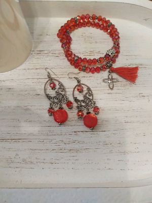 Bracelet set with matching earrings new, coral color