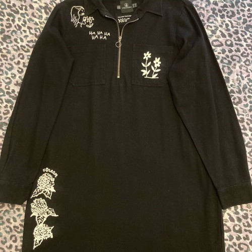 Volcom dress black with embossed patterns like new, size L