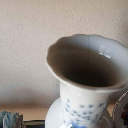 Various used home decor items, set