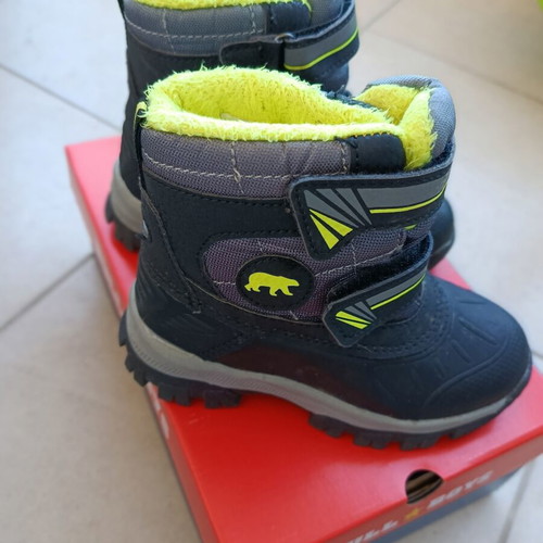 Children's snow boots with fur lining and non-slip sole new