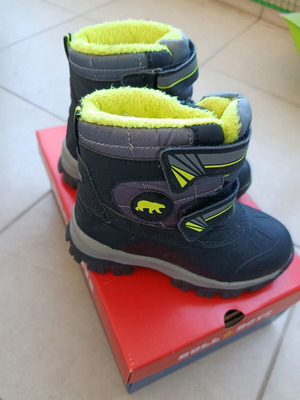 Children's snow boots with fur lining and non-slip sole new