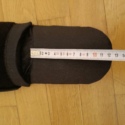 Leone shin guards like new, size Medium