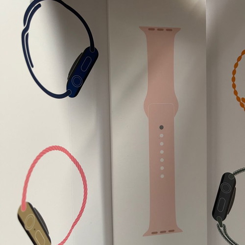 Apple iWatch 6 gold slightly used in excellent condition