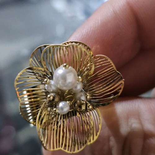 Handmade flower ring used with pearls