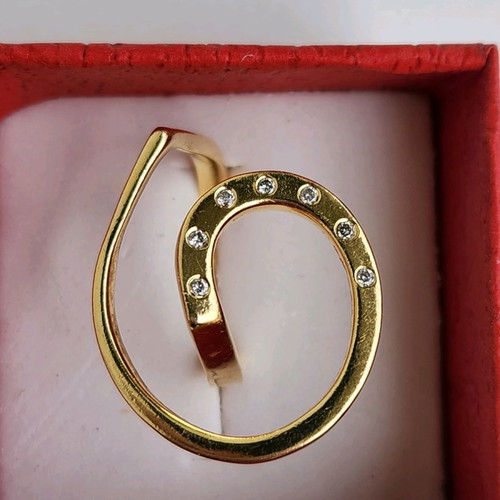 Gold 18K ring used with 7 small diamonds size 54