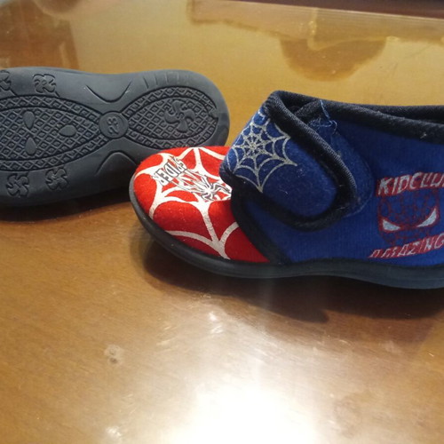 Spyderman slippers size 23 like new, lightly used in good condition
