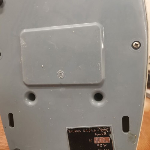 Taurus retro table fan like new, 220V, blue blades