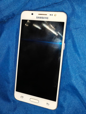Samsung Galaxy J5 2016 Dual SIM smartphone used, white, 16GB