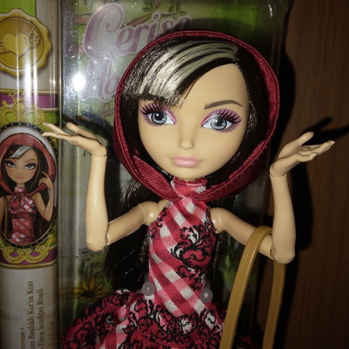 Ever After High dolls pack Raven Queen, Cedar Wood, Madeline Hatter, Cerise Hood, Apple White like new