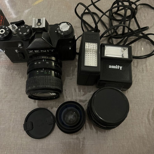 Camera used with case, 3 lenses and 2 flashes
