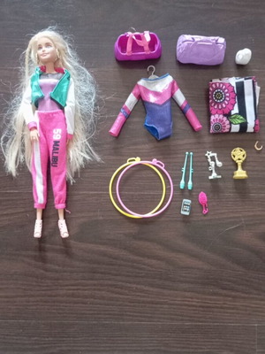 Barbie κούκλα σαν καινούργια με αξεσουάρ και ρούχα