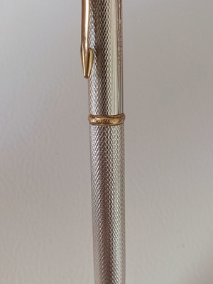 Parker ballpoint pen with ciselé embossed design