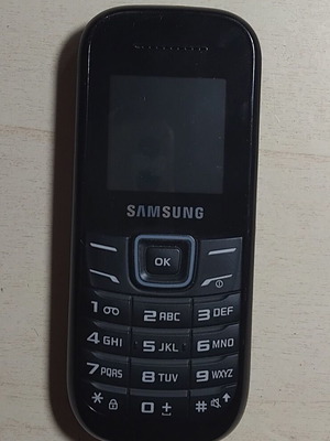 Samsung E1200M κινητό τηλέφωνο σαν καινούργιο με φορτιστή και ακουστικά
