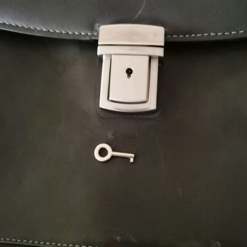 Samsonite leather briefcase used, black with multiple compartments