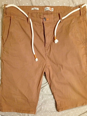 Bermuda shorts size 38 brown like new