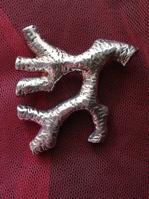 Denaive Paris pin silver like new