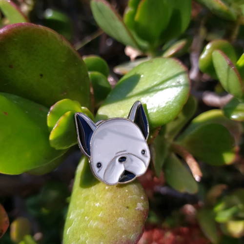 Pin brooch with dog design