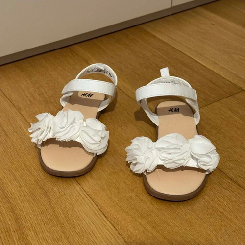 White H&M sandals EU28 new, ideal for flower girl