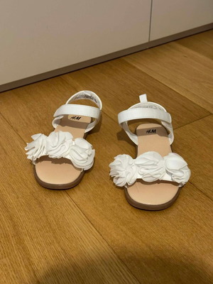 White H&M sandals EU28 new, ideal for flower girl