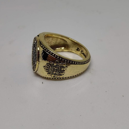 El Cazador 1784 ring like new with gold tone and silver details