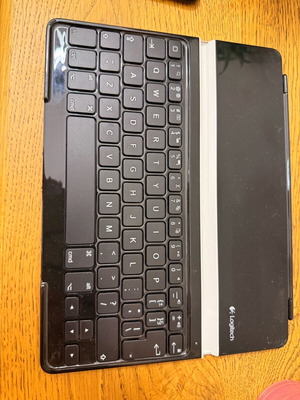 Logitech Ultrathin Keyboard Cover Bluetooth πληκτρολόγιο και κάλυμμα για iPad μεταχειρισμένο, ασημί