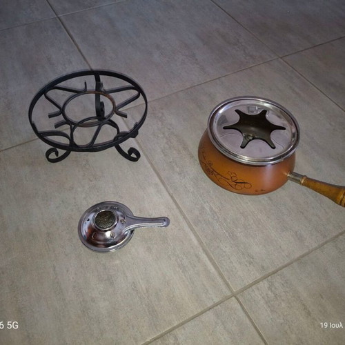 Fondue Bourguignonne set used with base and burner