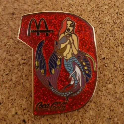 Coca Cola pin like new
