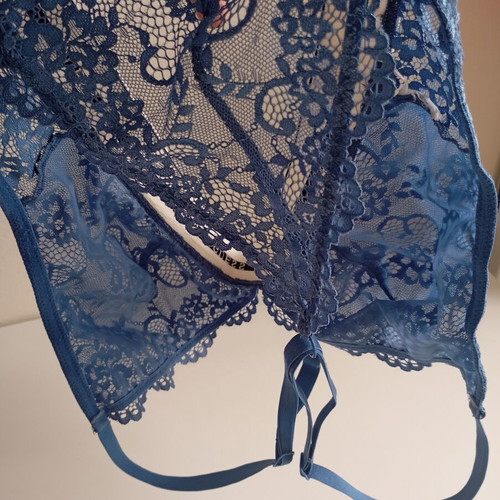 Guess women's bra like new, size M/L, blue