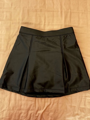 Abercrombie & Fitch skirt new with built-in shorts, size 13/14
