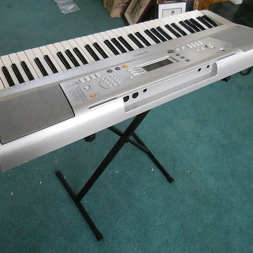 Yamaha PSR E 303 piano keyboard like new with stand and accessories