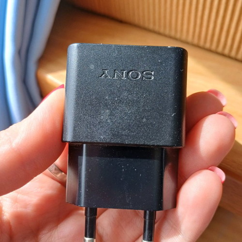 Sony charger used without cable