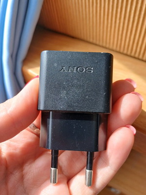 Sony charger used without cable