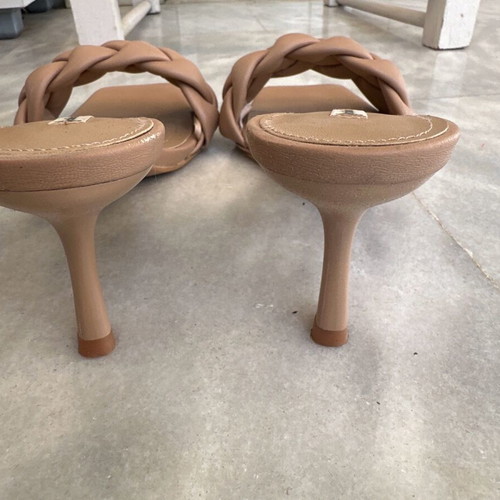 Mule Stradivarius beige like new, size 40