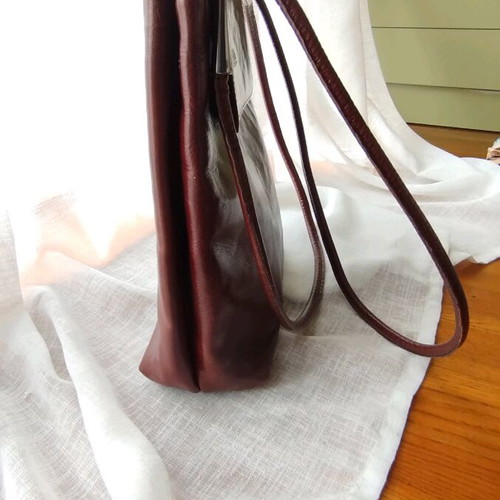 Brown shoulder bag made of genuine leather like new