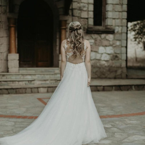 Justin Alexander wedding dress like new, size US 8, minor alterations