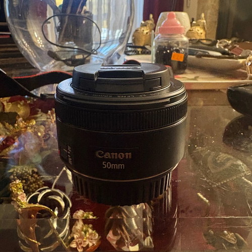 Canon 750d camera with lenses and flash