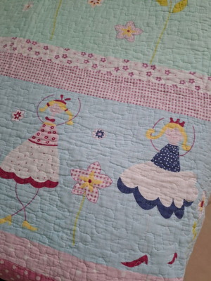 Girls' bed cover like new